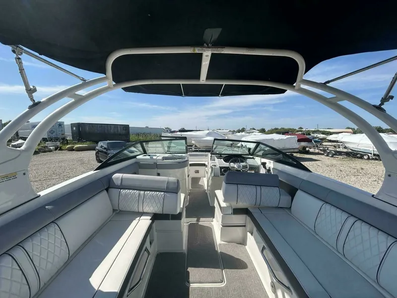 Slide: The Image of 2016 Sea Ray 270 Sundeck 27 - 7826068