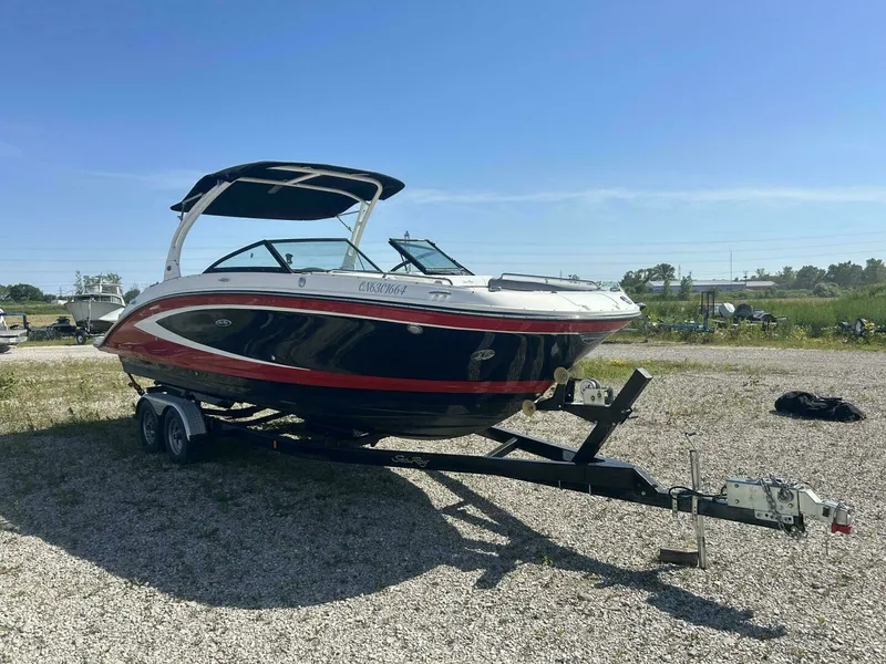 Slide: The Image of 2016 Sea Ray 270 Sundeck 27 - 7826048