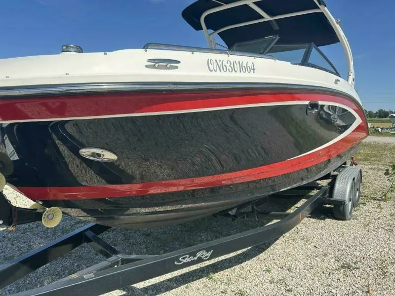 Slide: The Image of 2016 Sea Ray 270 Sundeck 27 - 7826051