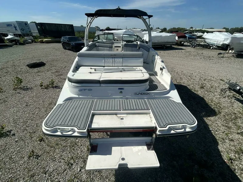 Slide: The Image of 2016 Sea Ray 270 Sundeck 27 - 7826058