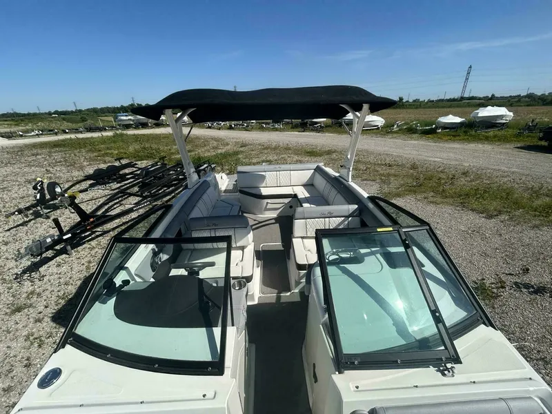 Slide: The Image of 2016 Sea Ray 270 Sundeck 27 - 7826082