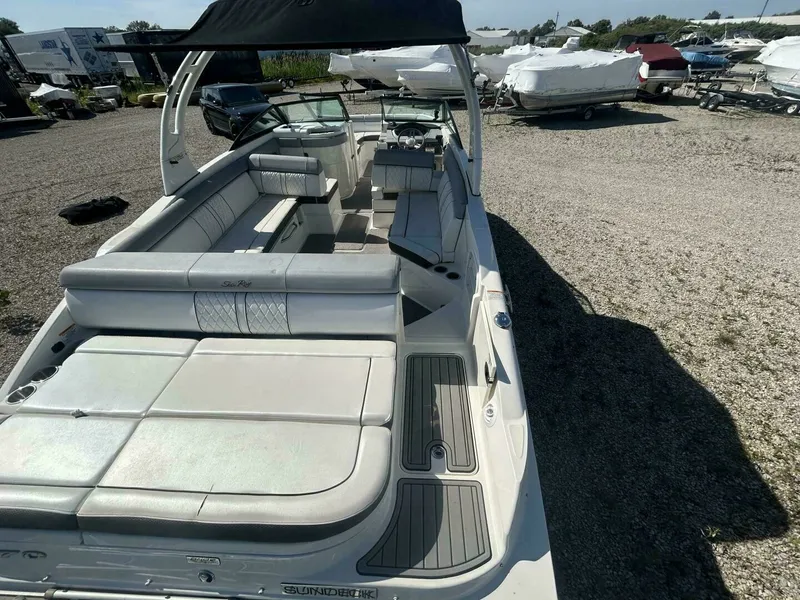 Slide: The Image of 2016 Sea Ray 270 Sundeck 27 - 7826064