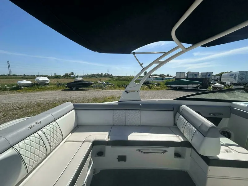 Slide: The Image of 2016 Sea Ray 270 Sundeck 27 - 7826072
