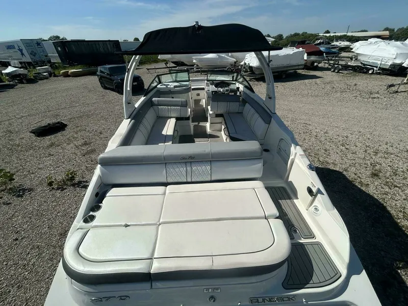 Slide: The Image of 2016 Sea Ray 270 Sundeck 27 - 7826062