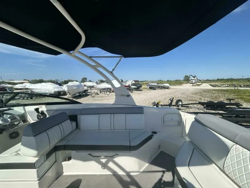 Slide: The Image of 2016 Sea Ray 270 Sundeck 27 - 7826069