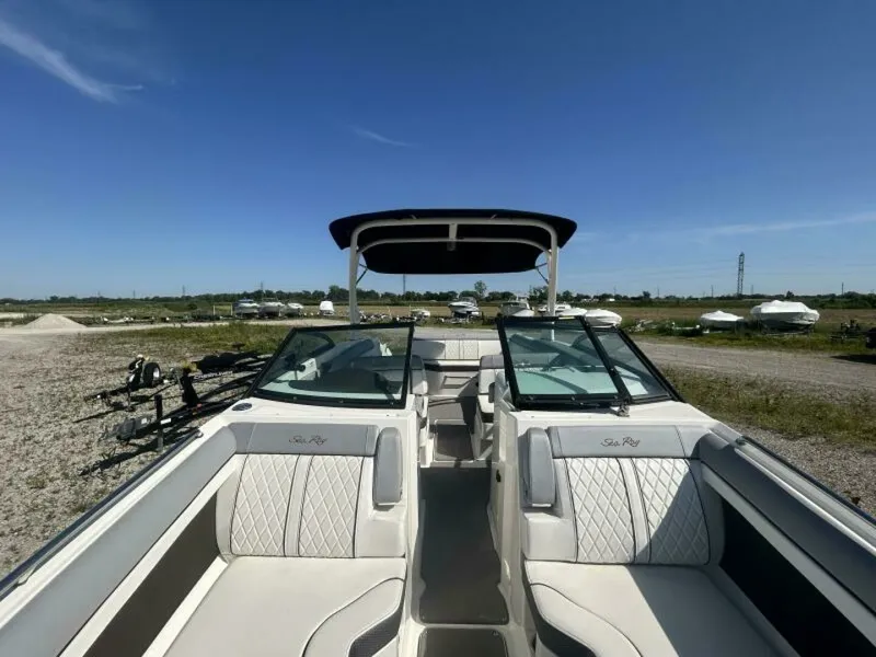 Slide: The Image of 2016 Sea Ray 270 Sundeck 27 - 7826079