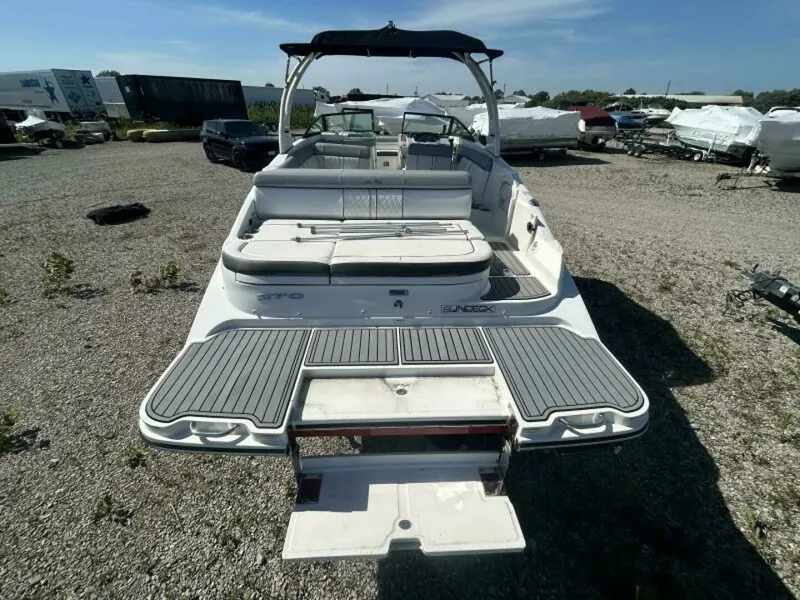 Slide: The Image of 2016 Sea Ray 270 Sundeck 27 - 7826057