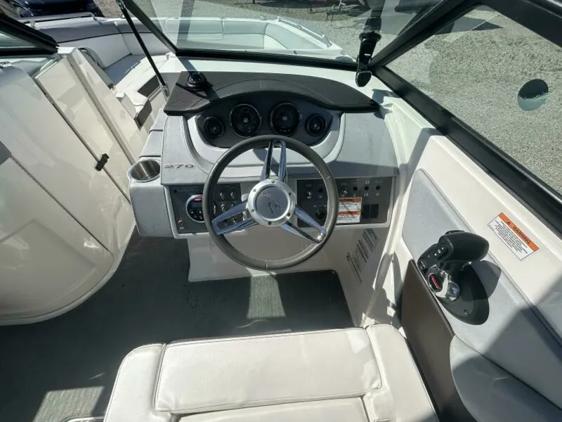Slide: The Image of 2016 Sea Ray 270 Sundeck 27 - 7826073