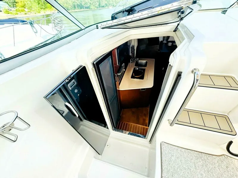 Slide: The Image of 2010 Sea Ray 310 SUNDANCER 31 - 7826193