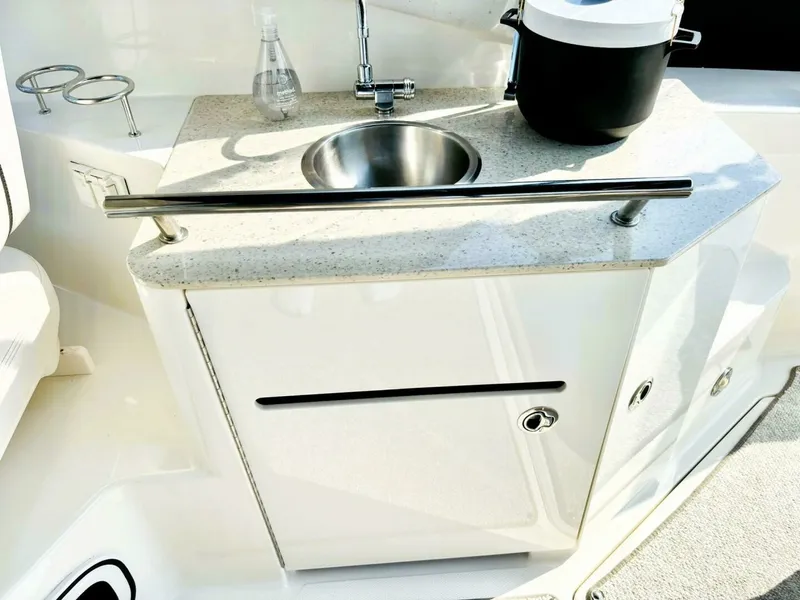 Slide: The Image of 2010 Sea Ray 310 SUNDANCER 31 - 7826178