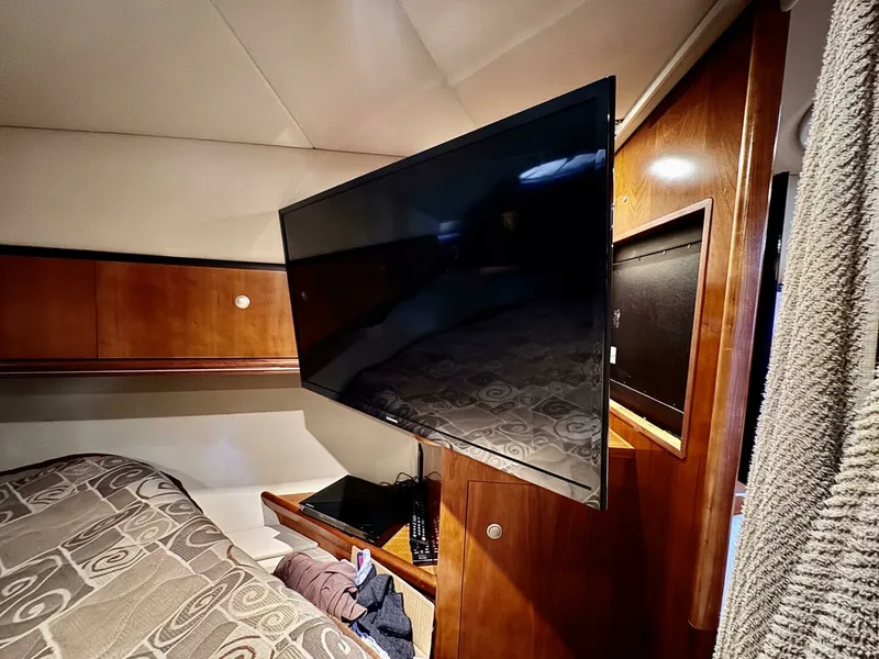 Slide: The Image of 2006 Cruisers Yachts 340 Express 34 - 7826258