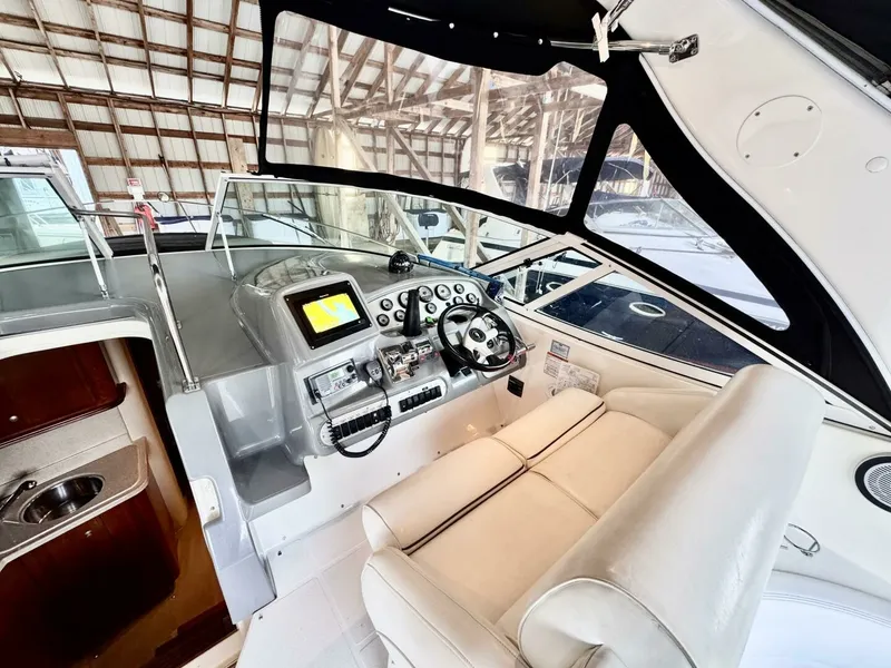 Slide: The Image of 2006 Cruisers Yachts 340 Express 34 - 7826249
