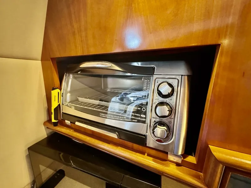 Slide: The Image of 2006 Cruisers Yachts 340 Express 34 - 7826264