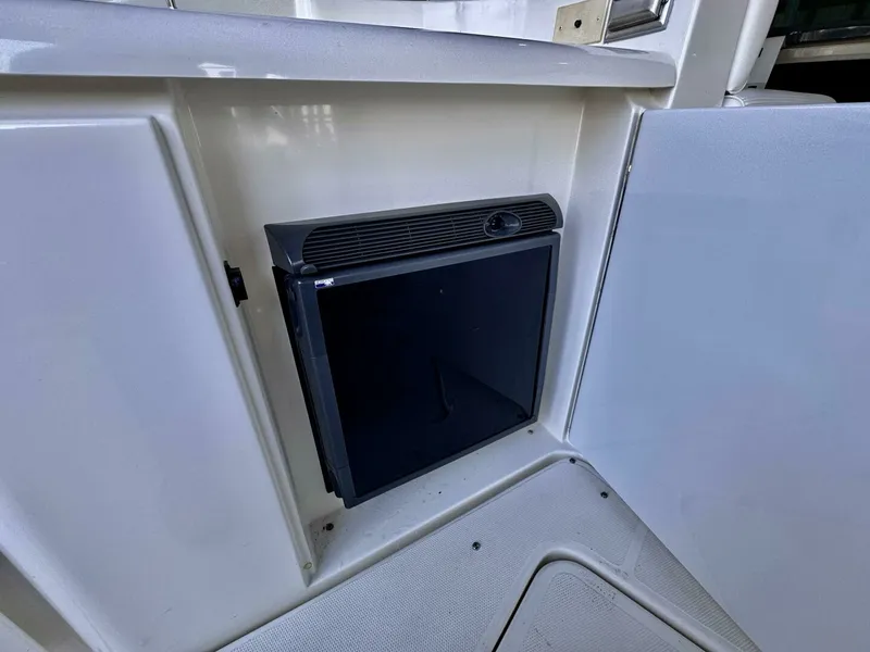 Slide: The Image of 2006 Cruisers Yachts 340 Express 34 - 7826248