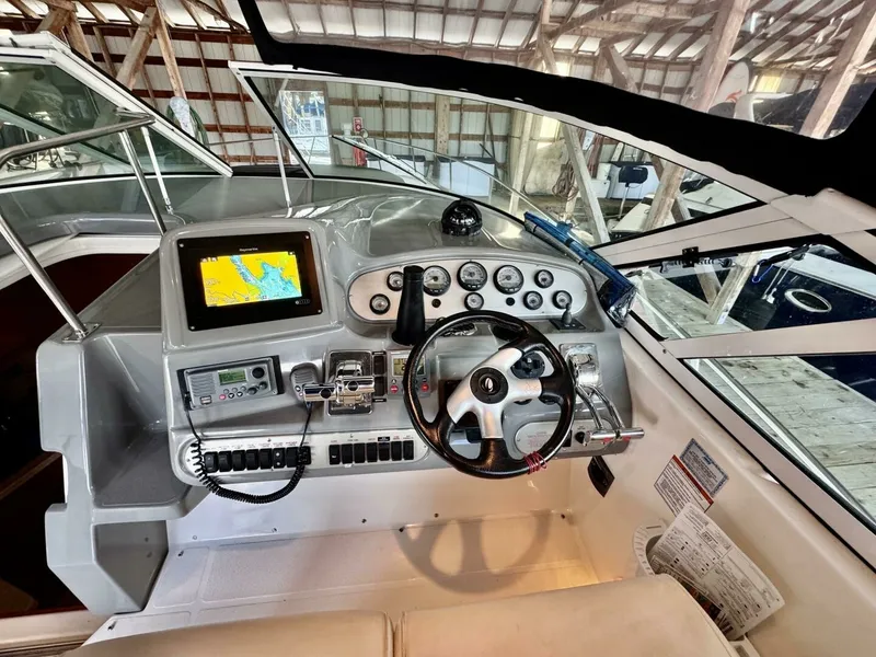 Slide: The Image of 2006 Cruisers Yachts 340 Express 34 - 7826250