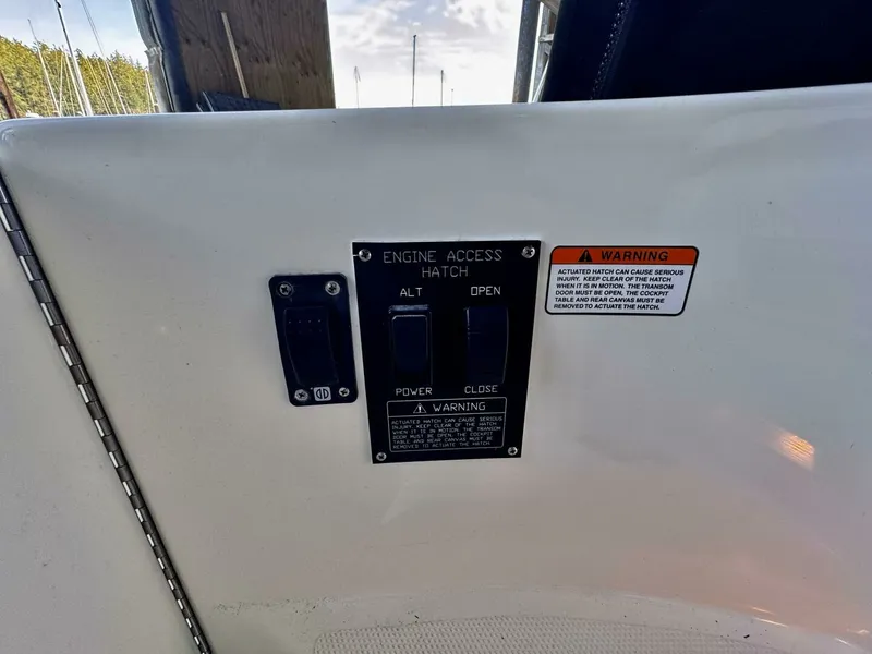 Slide: The Image of 2006 Cruisers Yachts 340 Express 34 - 7826247