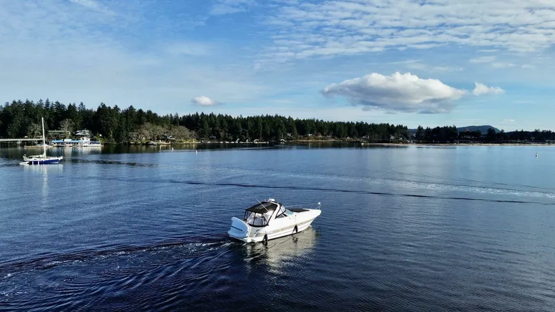 Slide: The Image of 2006 Cruisers Yachts 340 Express 34 - 7826235