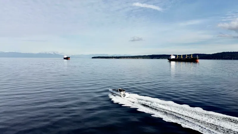 Slide: The Image of 2006 Cruisers Yachts 340 Express 34 - 7826233