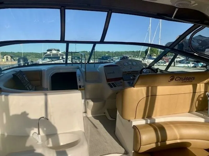 Slide: The Image of 1998 Cruisers Yachts 3870 Express 38 - 7826316