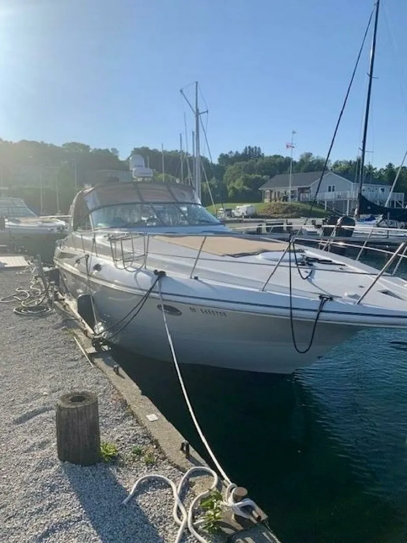The Image of 1998 Cruisers Yachts 3870 Express 38 - 7826311