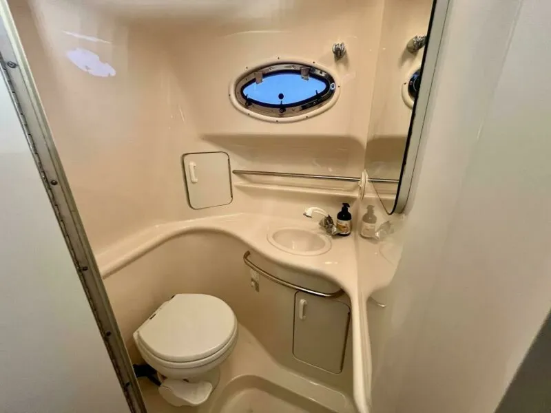 Slide: The Image of 1999 Sea Ray 330 Sundancer 33 - 7826338