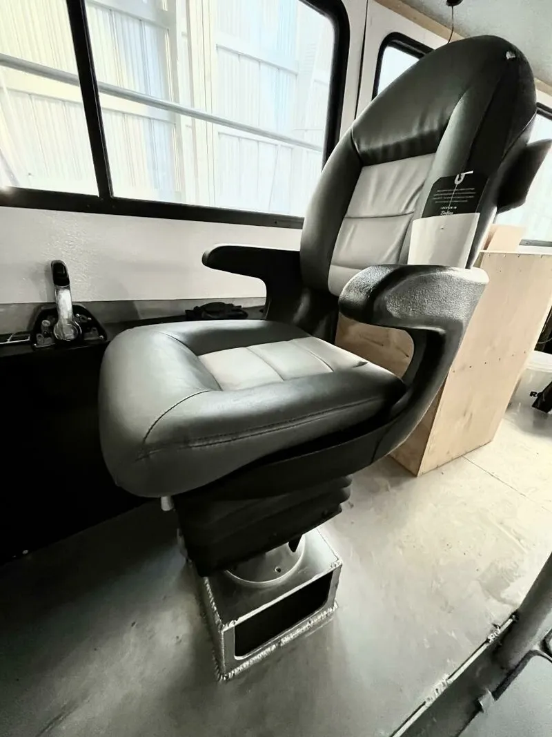 Slide: The Image of 1990 Aluminum Cruiser Custom 50 50 - 7826372