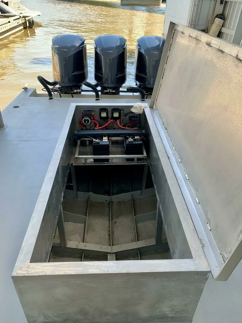 Slide: The Image of 1990 Aluminum Cruiser Custom 50 50 - 7826362