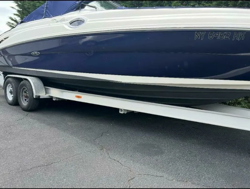 Slide: The Image of 2005 Sea Ray 270 Sundeck 27 - 7826453