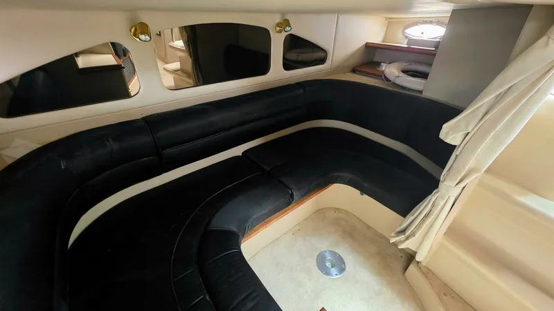 Slide: The Image of 1999 Cruisers Yachts 3375 Esprit 33 - 7826518