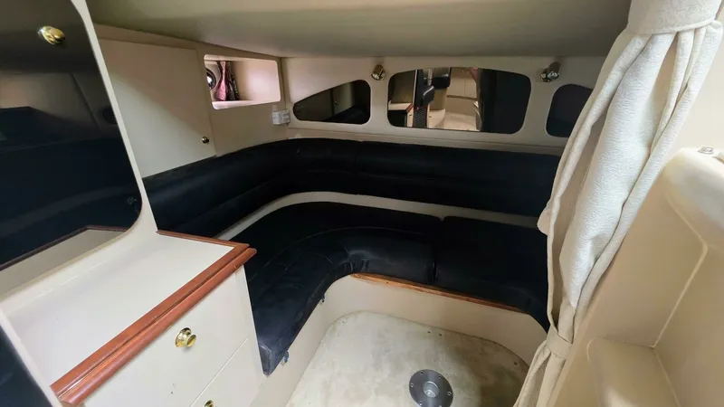 Slide: The Image of 1999 Cruisers Yachts 3375 Esprit 33 - 7826517