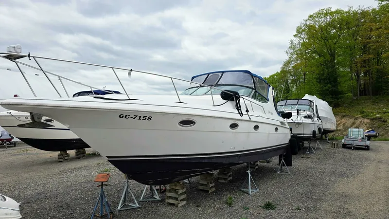 Slide: The Image of 1999 Cruisers Yachts 3375 Esprit 33 - 7826487