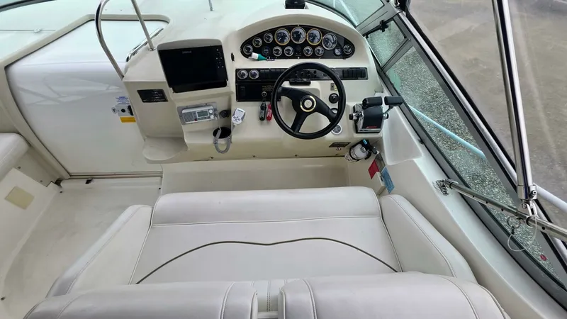 Slide: The Image of 1999 Cruisers Yachts 3375 Esprit 33 - 7826498