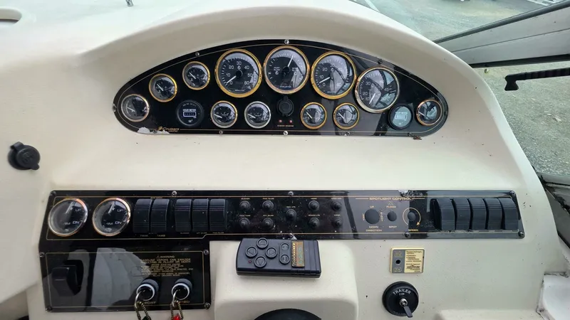 Slide: The Image of 1999 Cruisers Yachts 3375 Esprit 33 - 7826501