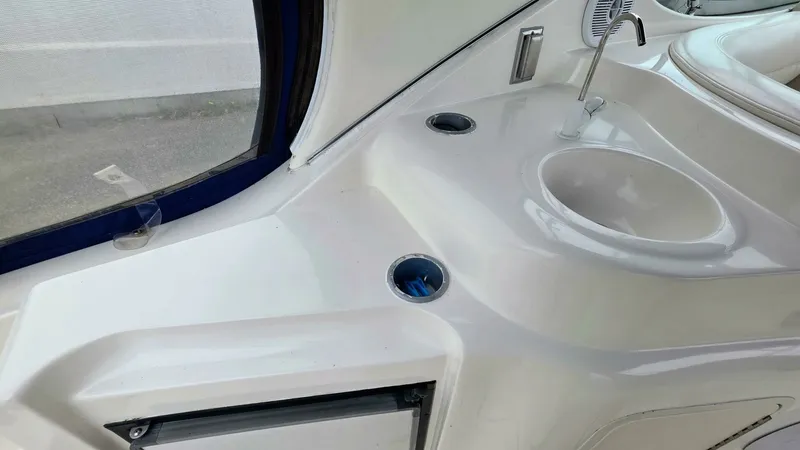 Slide: The Image of 1999 Cruisers Yachts 3375 Esprit 33 - 7826494