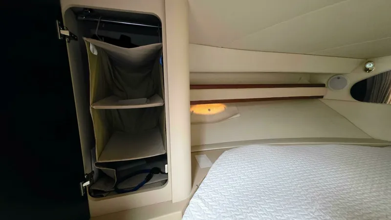 Slide: The Image of 1999 Cruisers Yachts 3375 Esprit 33 - 7826512