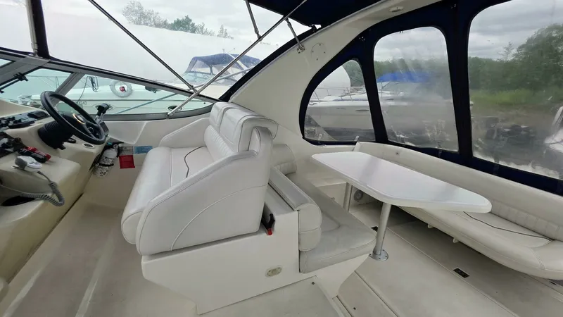 Slide: The Image of 1999 Cruisers Yachts 3375 Esprit 33 - 7826497