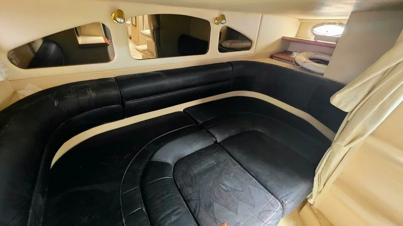 Slide: The Image of 1999 Cruisers Yachts 3375 Esprit 33 - 7826521
