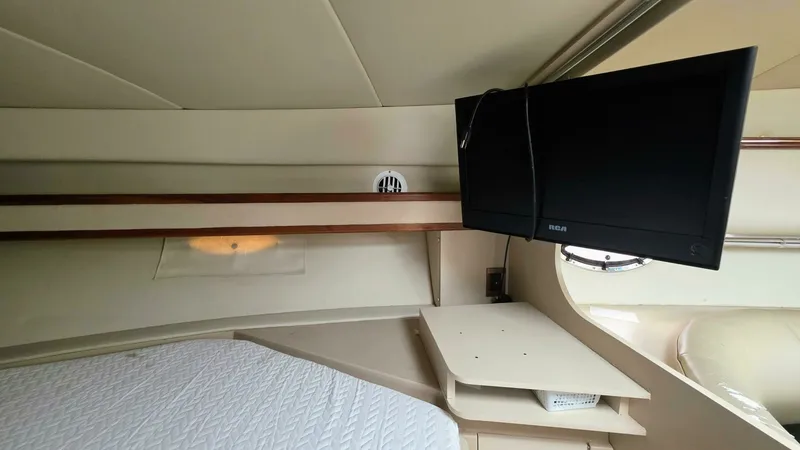 Slide: The Image of 1999 Cruisers Yachts 3375 Esprit 33 - 7826513
