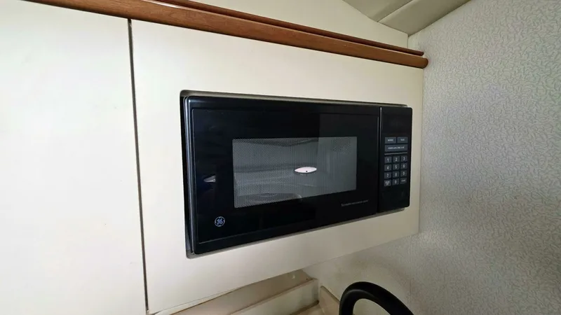 Slide: The Image of 1999 Cruisers Yachts 3375 Esprit 33 - 7826509