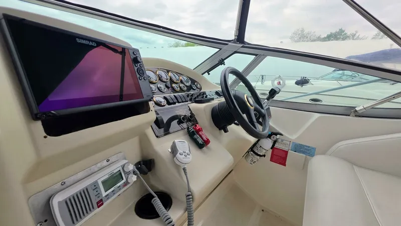 Slide: The Image of 1999 Cruisers Yachts 3375 Esprit 33 - 7826499