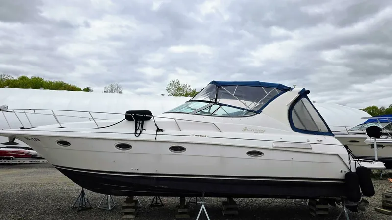The Image of 1999 Cruisers Yachts 3375 Esprit 33 - 7826484