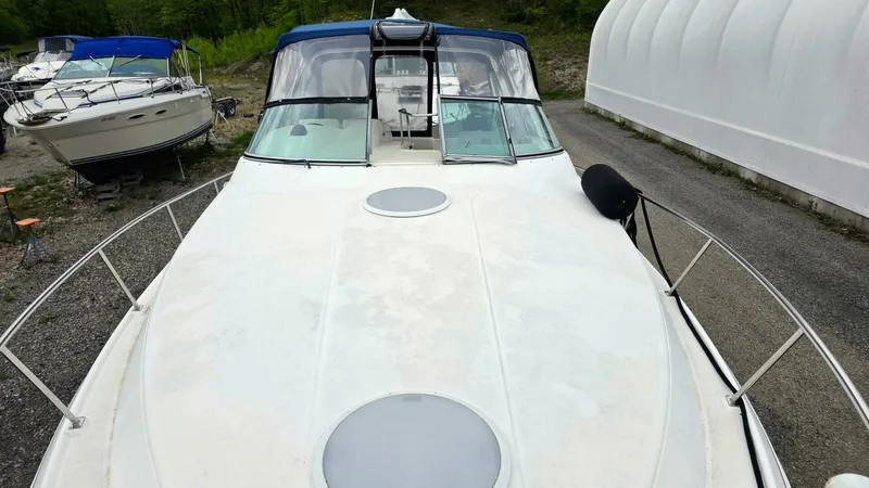 Slide: The Image of 1999 Cruisers Yachts 3375 Esprit 33 - 7826504