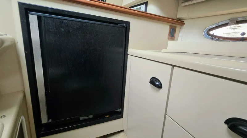 Slide: The Image of 1999 Cruisers Yachts 3375 Esprit 33 - 7826510