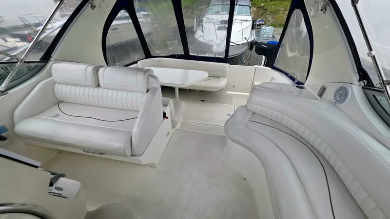 Slide: The Image of 1999 Cruisers Yachts 3375 Esprit 33 - 7826505