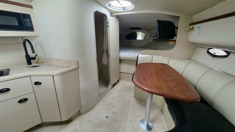 Slide: The Image of 1999 Cruisers Yachts 3375 Esprit 33 - 7826506