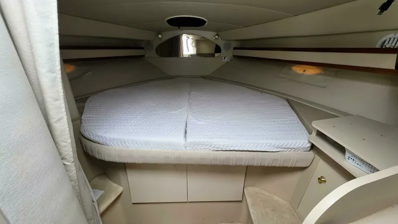 Slide: The Image of 1999 Cruisers Yachts 3375 Esprit 33 - 7826511