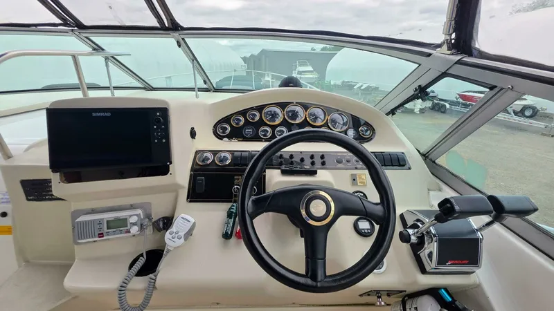 Slide: The Image of 1999 Cruisers Yachts 3375 Esprit 33 - 7826500