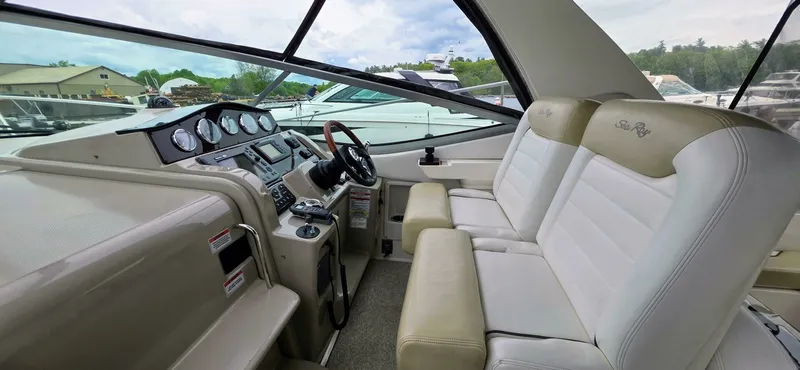Slide: The Image of 2009 Sea Ray 310 Sundancer 31 - 7826536