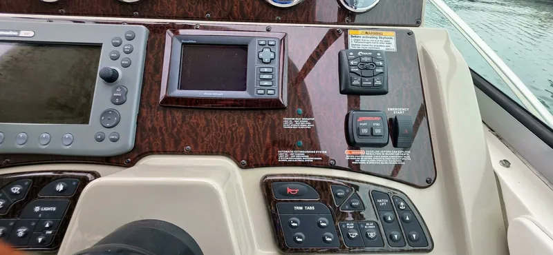 Slide: The Image of 2009 Sea Ray 310 Sundancer 31 - 7826541