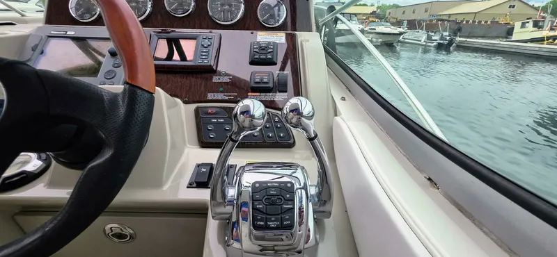 Slide: The Image of 2009 Sea Ray 310 Sundancer 31 - 7826539